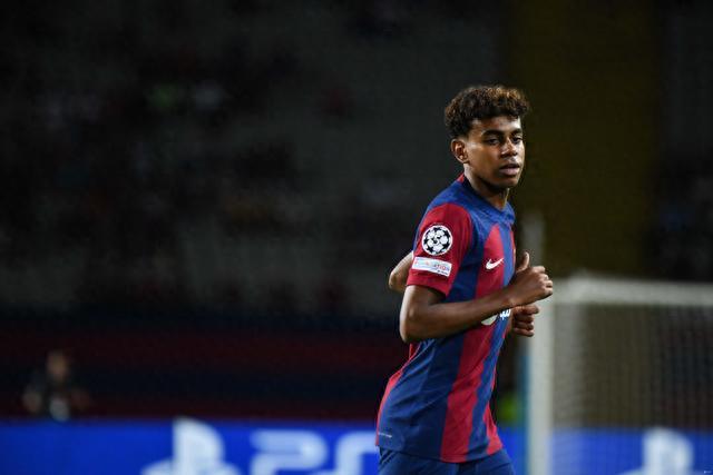 梅西一年三大MVP！造进球74个！快踢满全场还能边线一过四！